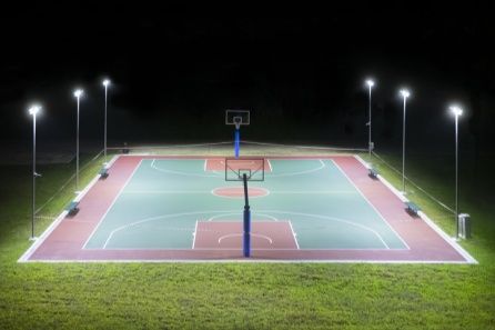 Éclairage du terrain de basket