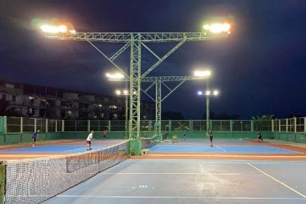 Projecteur LED à haut mât pour l'éclairage du terrain de baseball en Thaïlande